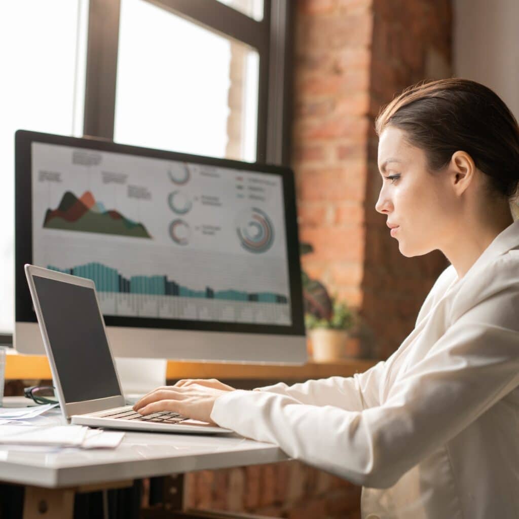 Analyzing online data